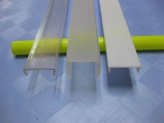 Tira expulsa transparente dos dados do PVC do supermercado/loja das formas do plástico